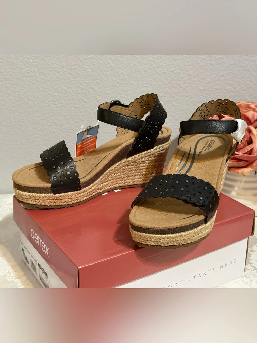 Aetrex Sydney Wedges Heels Black Lace Stud Cutout Memory Foam Women’s 7.5 8 NWT